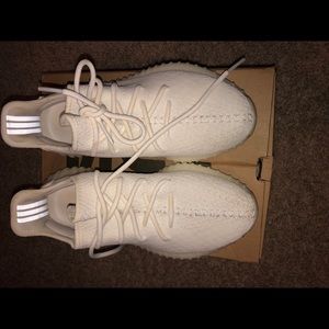 Yeezy 350 v2 triple white